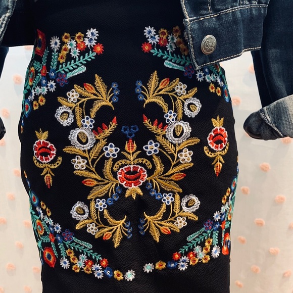 Black Embroidered Floral Skirt NWOT - Picture 4 of 4